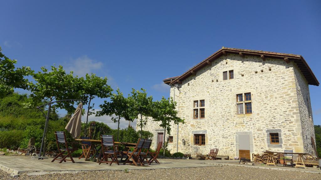 Les Fous Du Village Saint-Esteben Exterior photo